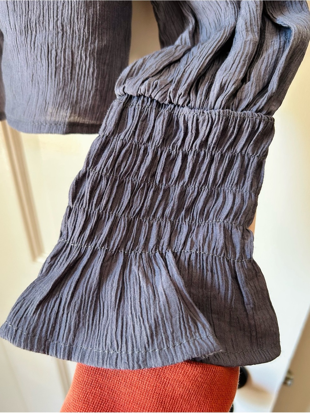 NWOT &merci Slate Purple Smocked Ruffle Blouse Medium - Picture 4 of 5